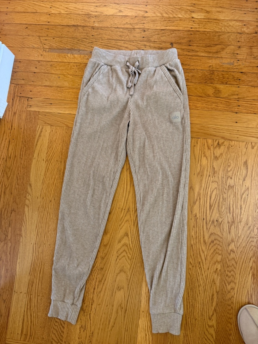 ALO Yoga Ribbed Joggers in Taupe